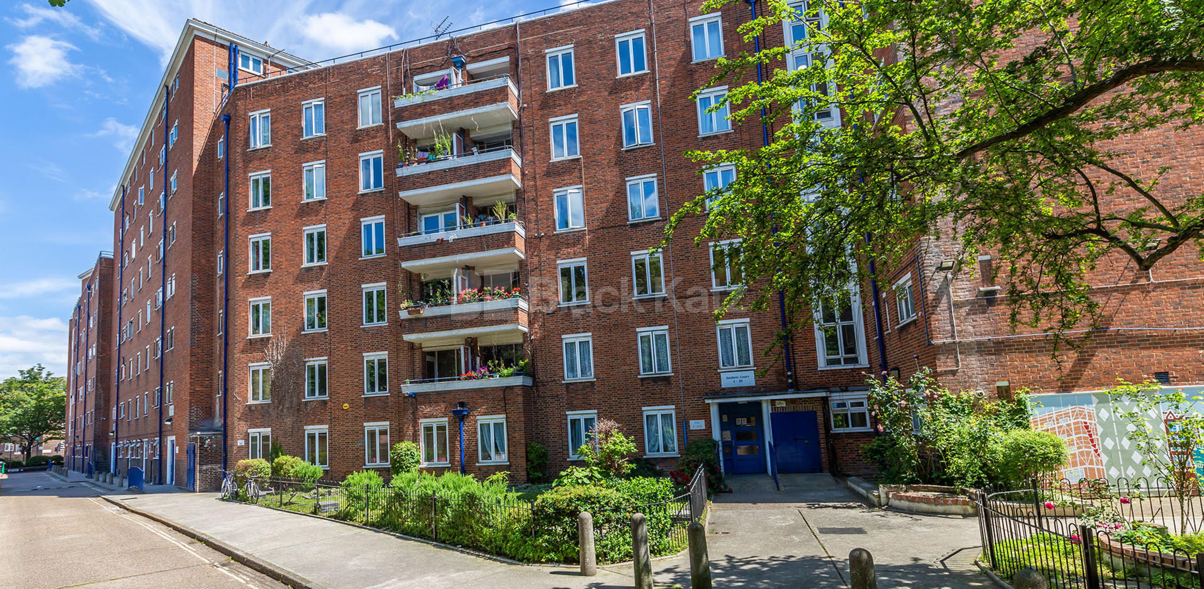 			LARGE  5 BED IN CAMDEN!, 5 Bedroom, 1 bath, 1 reception Flat			 Crowndale Road, MORNINGTON CRESCENT NW1